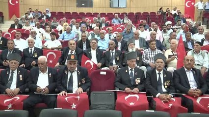 Kıbrıs gazilerine madalya ve berat