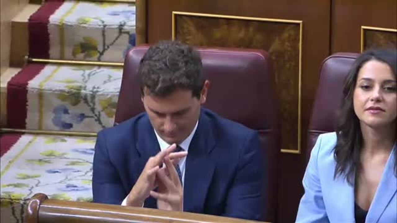 Sánchez: "Teatro, señor Rivera, es pactar con la ultraderecha e intentar que parezca un accidente"
