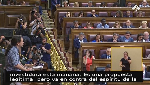 Iglesias pide a Sánchez que disimule un poco por pedir la abstención de PP y Cs