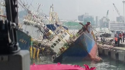 부산 남항에서 침수 어선 긴급 구난 / YTN