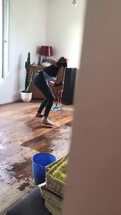 Quand tu rentres chez toi et que tu surprends ta femme de ménage...