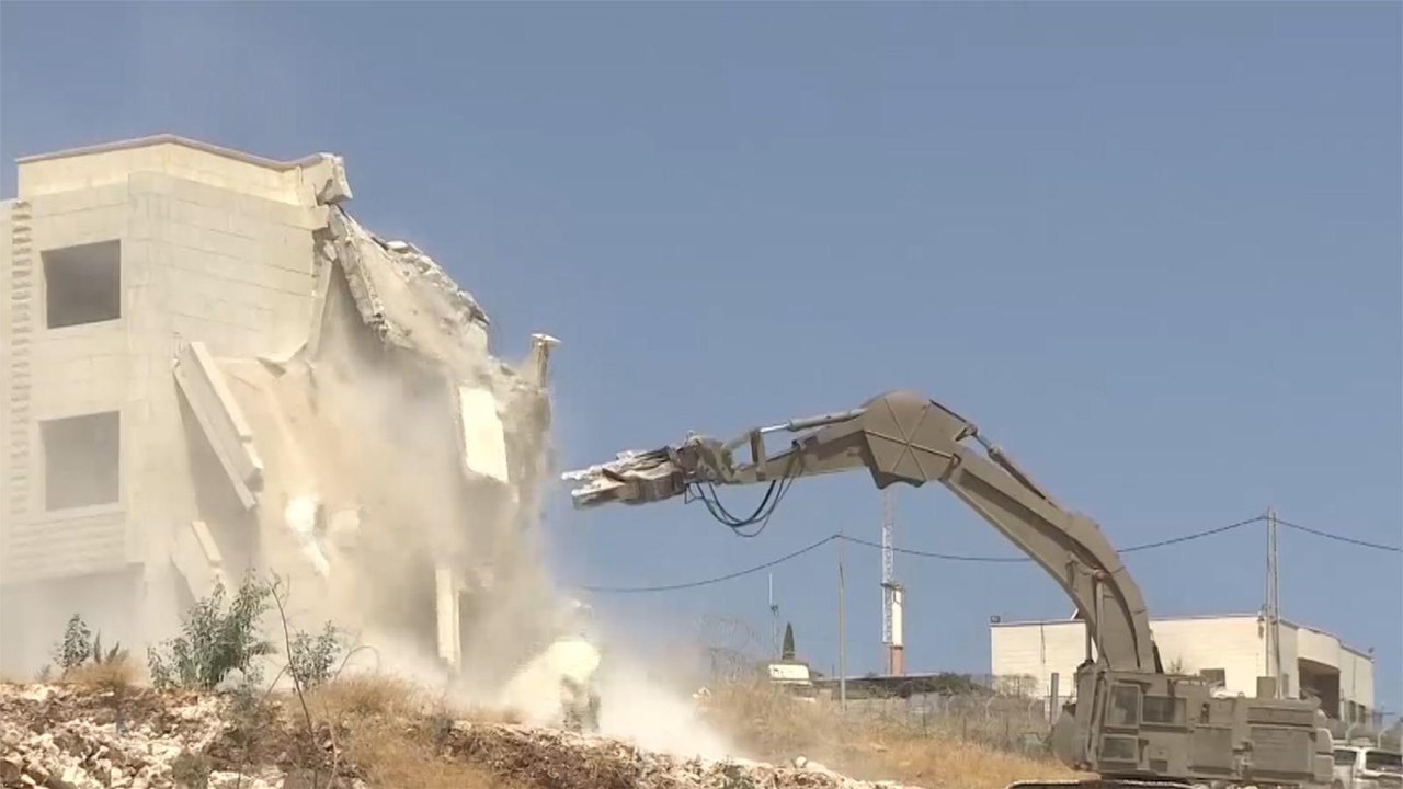 بينما يتواصل هدم منازل الفلسطينيين.. وفد إعلامي عربي بإسرائيل
