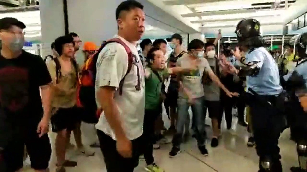 Las agresiones a manifestantes agravan la crisis en Hong Kong