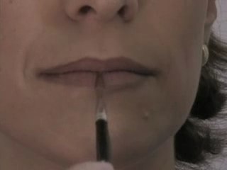 How to Apply Lipstick Like a Pro