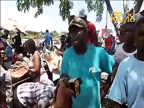 Haïti.- Devant le parlement haïtien a été ainsi transformé en marché public