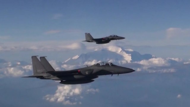 우리 영공 침범한 러시아 군용기...軍, 두 차례 경고사격 / YTN