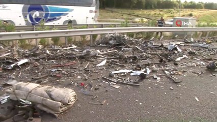 Kuzey Marmara Otoyolu’nda hurda yüklü tır devrildi