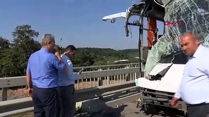 Kemerburgaz yolunda servis otobüsü kaza yaptı