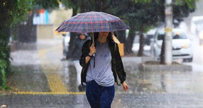 Meteoroloji saat verip İstanbul'u uyardı: Sağanak yağış geliyor