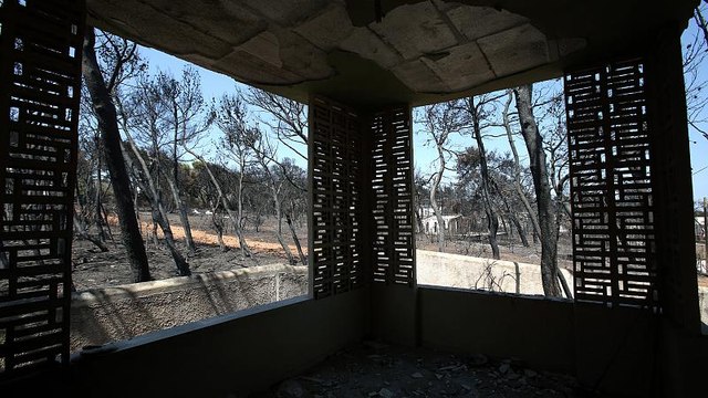 Grecia: ricostruzione è ferma un anno dopo gli incendi