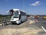 Havalimanı işçilerini taşıyan midibüs kaza yaptı! 12 yaralı