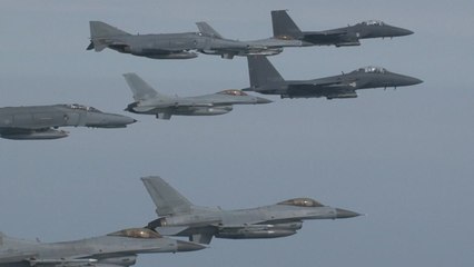 러시아 군용기 영공침범...軍, 두 차례 360여 발 경고사격 / YTN