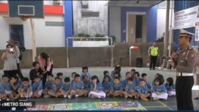 Polisi Edukasi Anak-anak untuk Tertib Lalu Lintas