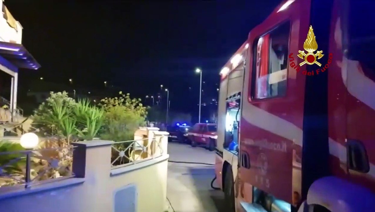 Sassari - Incendio in una casa a Lu Bagnu, fiamme spente dai vigili (23.07.19)