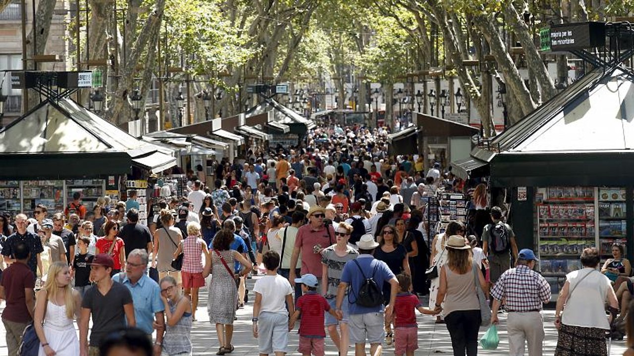 Barcelona's tourist headache as residential population declines 11% since 2015