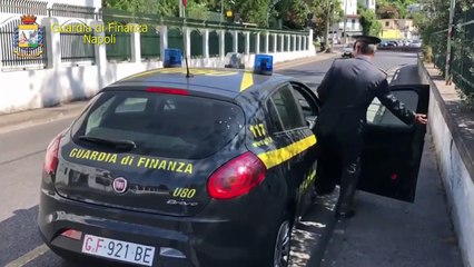 下载视频: Ischia (NA) - Falso dentista scoperto dalla Guardia di Finanza (23.07.19)