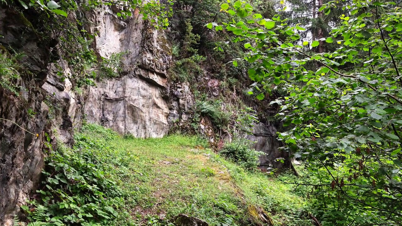 Un bunker dans les montagnes - Vidéo Dailymotion