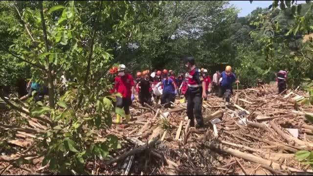 Su baskını ve toprak kayması - Uğurlu köyünde bir kadın ile bir çocuk cesedi bulundu (2)