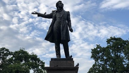 Rusya'da en çok sevilen Rus klasik eser yazarı kim? Moskova ve Petersburg'da sorduk