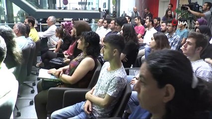 Almanya’dan gelen Robothespian Başakşehirlilerin ilgi odağı oldu