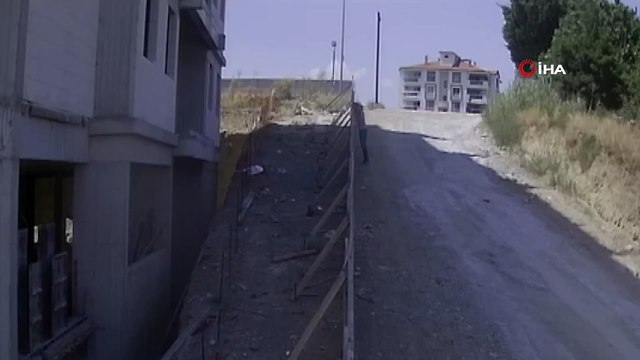 Canını hiçe saydı, elektrik akımı olan kabloyu böyle çaldı
