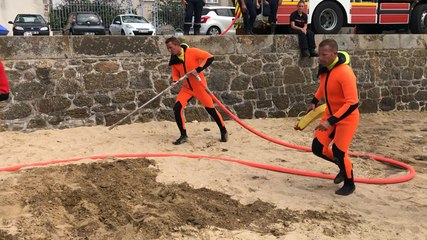Une lance pour désensabler des victimes