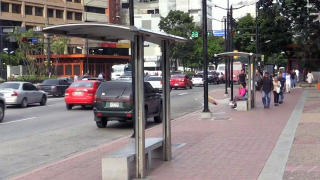 Venezuela recupera gradualmente servicio eléctrico tras gigantesco apagón