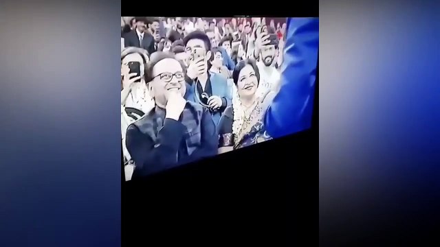 Yasir Hussain Proposed and Kissed Iqra Aziz in Lux Style Awards 2019