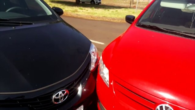 Gol e Etios batem em cruzamento no Bairro Coqueiral