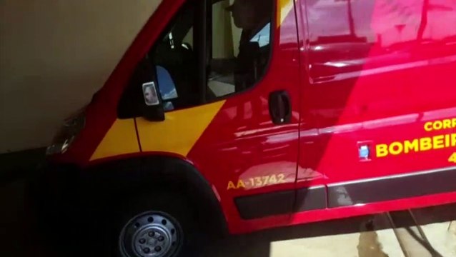 Homem é levado para a UPA Tancredo Neves após cair de moto na Estrada Rio da Paz