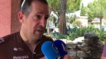 Comment Julien Jurdie, directeur sportif d'AG2R, prépare son briefing