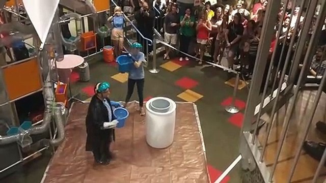 Verser de l'eau chaude dans de l'azote liquide : experience de dingue