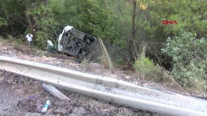 Kemer'de tur otobüsü şarampole yuvarlandı 41 yaralı - EK