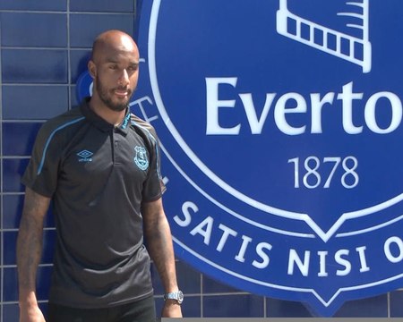 Premier League - Delph officiellement présenté à Everton