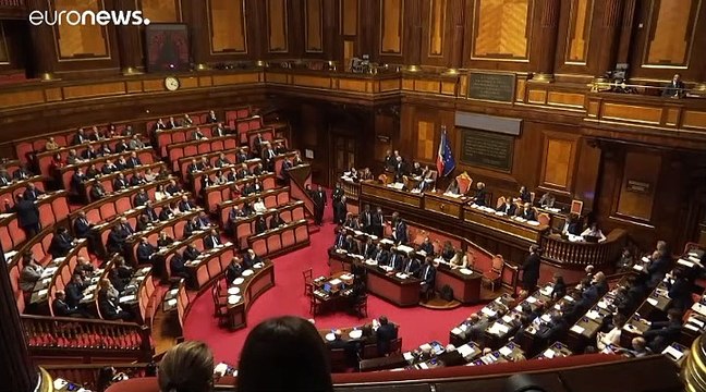 Στη Γερουσία ο Κόντε - Σύννεφα στη «συγκατοίκηση»