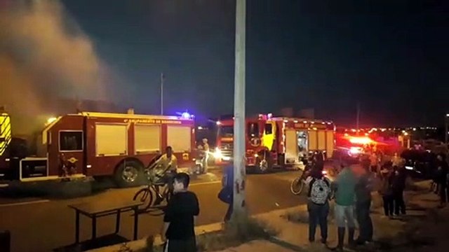 Moradora coloca fogo em entulho e chamas se espalham para residência