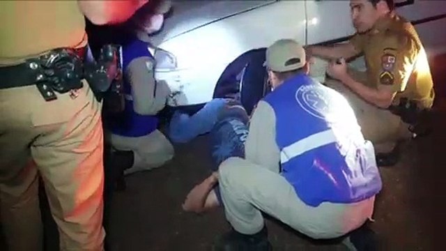 Homem salta de veículo durante perseguição e é atropelado pelo 'próprio carro'