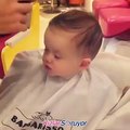 Saçını kestiren bebek