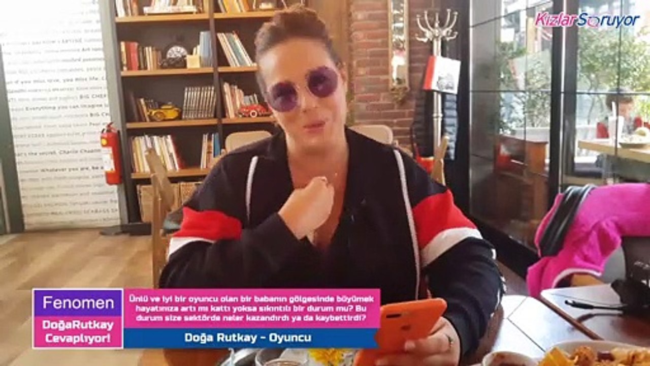 Ünlü ve iyi bir oyuncu olan bir babanın gölgesinde büyümek hayatınıza artı mı kattı yoksa sıkıntılı bir durum mu?