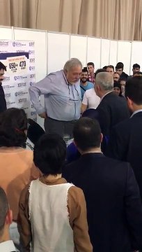 İlber Ortaylı’nın elini öptüğü, tarikat üyesi Ömer Tuğrul İnançer