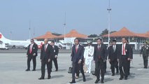 Presiden Jokowi Sambut Putra Mahkota Abu Dhabi saat Tiba di Indonesia