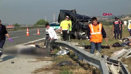 BOLU-Otoyolda takla atan minibüsteki 1 kişi öldü, 10 kişi yaralandı