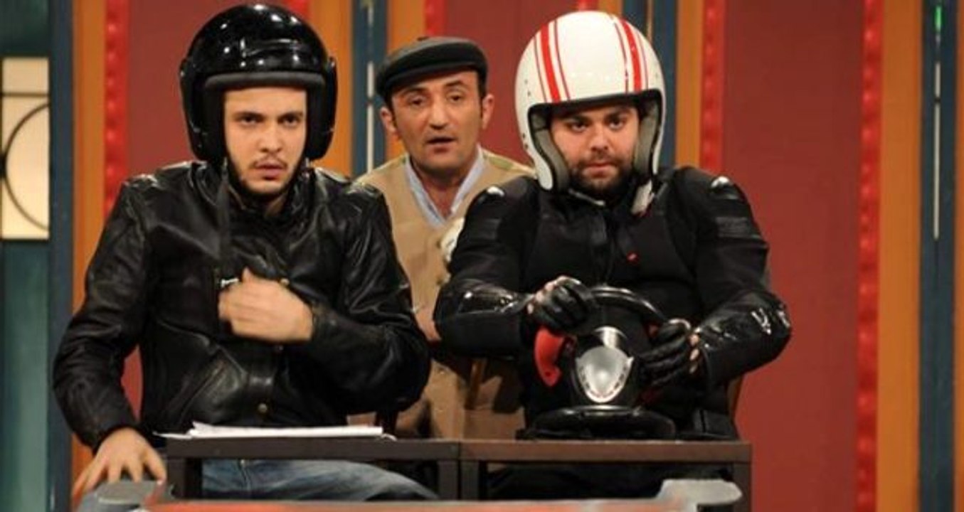 Çok Güzel Hareketler Bunlar'ın oyuncusu Murat Eken koltuk değneğiyle yürürken görüntülendi