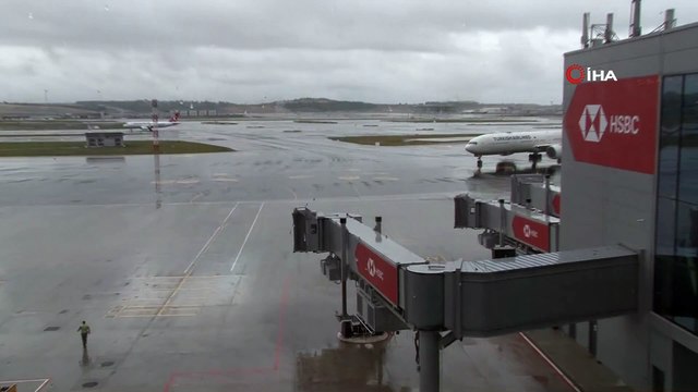 Eski Halk Bankası Genel Müdür Yardımcısı Mehmet Hakan Atilla’yı taşıyan uçak İstanbul Havalimanı’na indi.