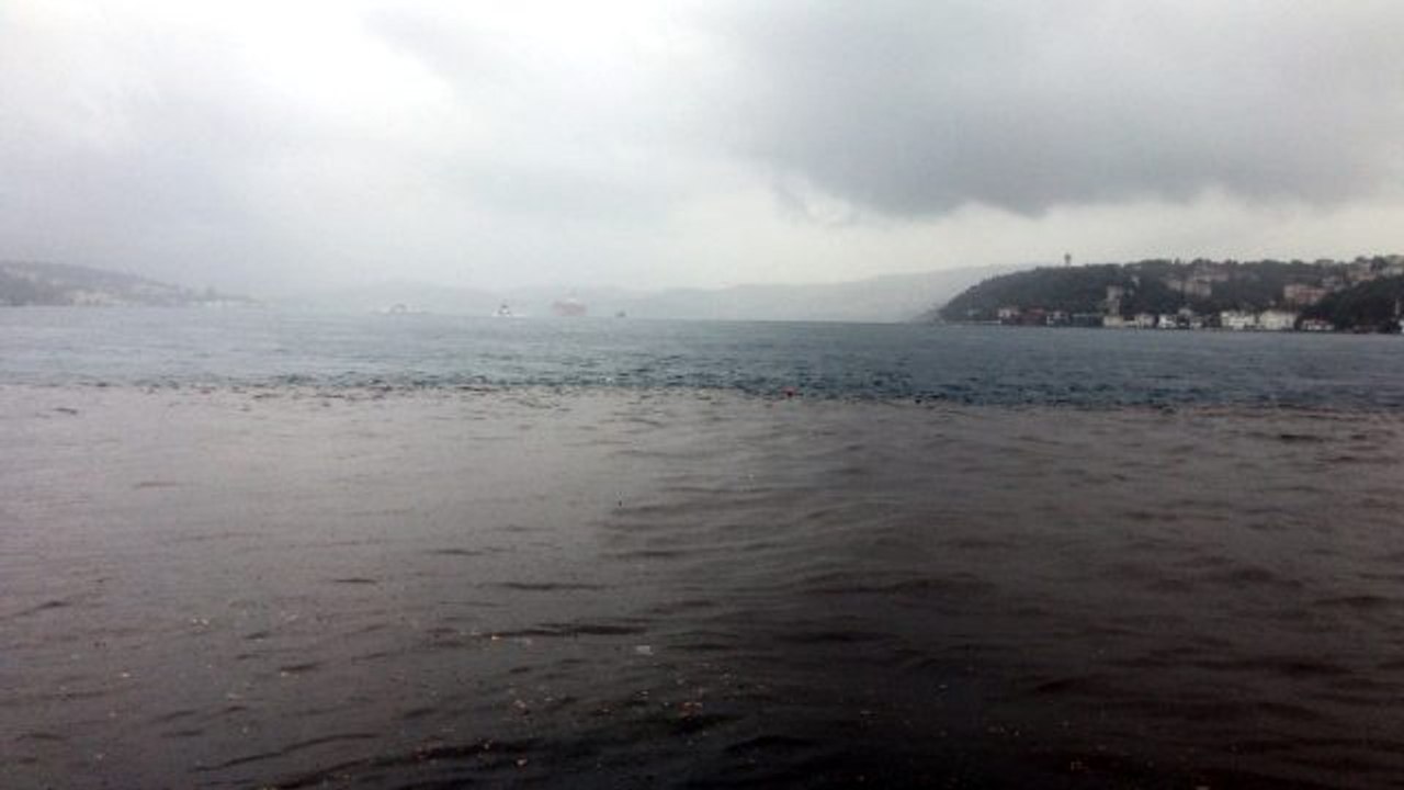 İstanbul'da etkili olan yağış vatandaşlara zor anlar yaşattı