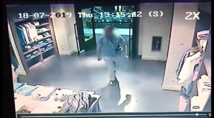 Pantolon denerken 200 bin doları çalındı