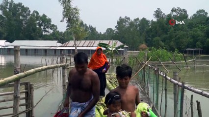 - Bangladeş’de Selde 61 Kişi Hayatını Kaybetti