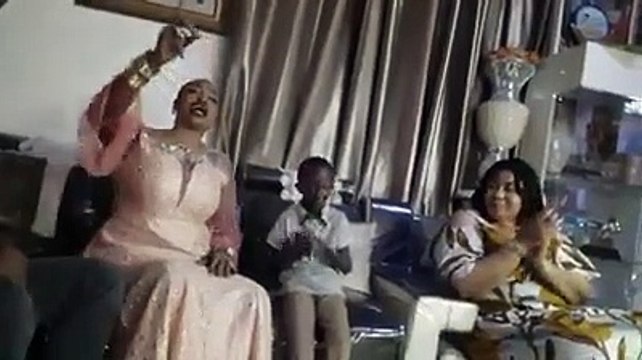 Bamako : la diva Oumou Sangaré chante pour Grand P