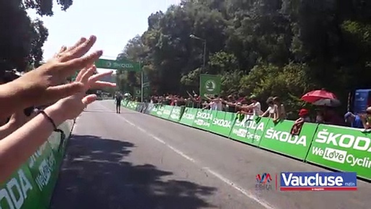 TOUR DE FRANCE Avant l'arrivée des coureurs, les spectateurs assurent le show.