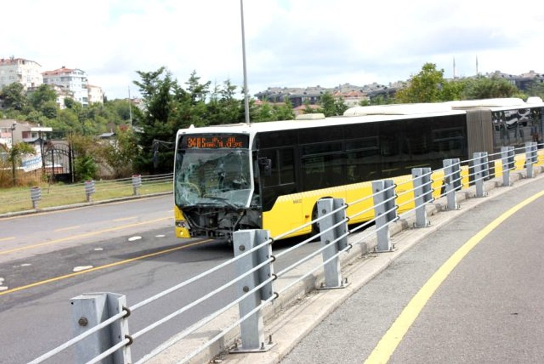 Üsküdar'da metrobüs kazası: 11 yaralı